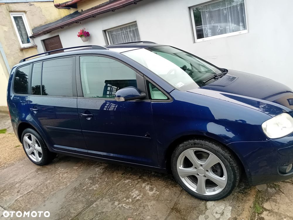Volkswagen Touran 2.0 TDI Highline - 4