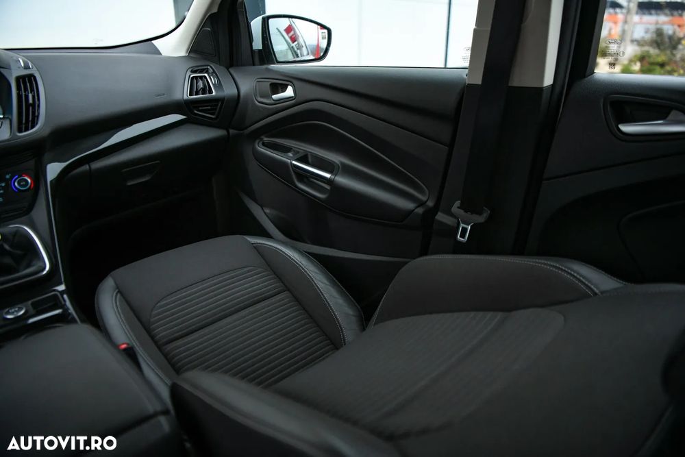 Ford Kuga 1.5 EcoBoost 2x4 Titanium - 18