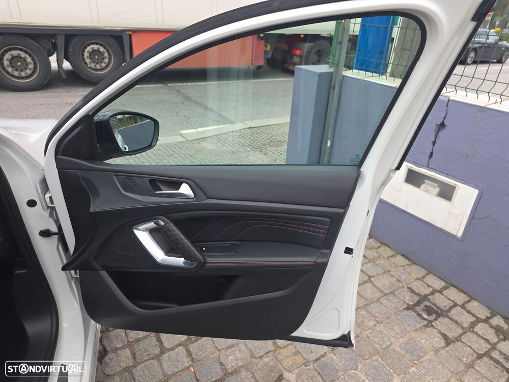 Peugeot 308 SW BlueHDi 130 EAT8 Stop & Start GT Pack - 47