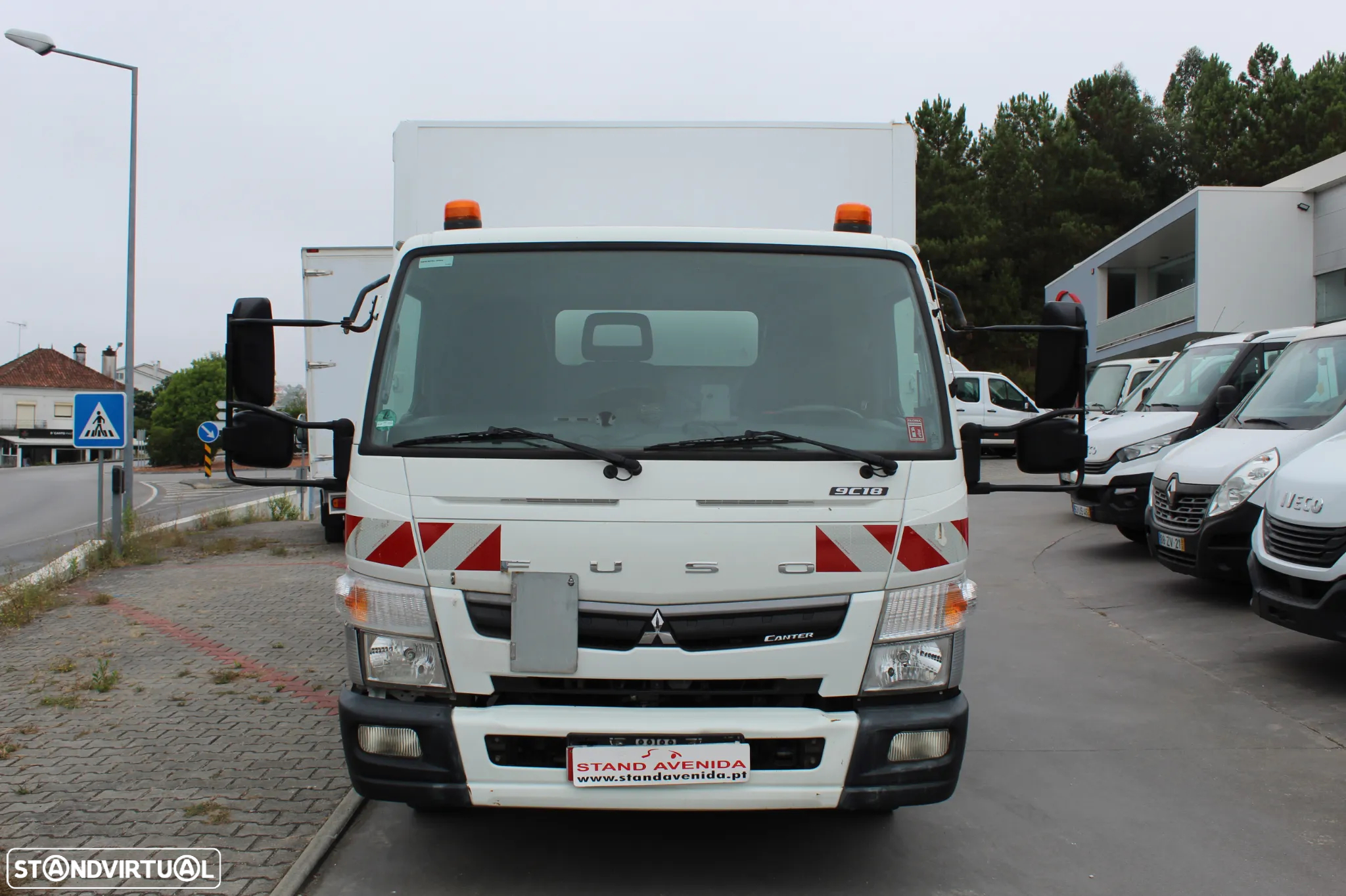 Mitsubishi FUSO CANTER 9C18 // PORTA BEBIDAS - 2