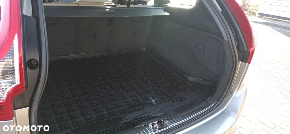 Volvo XC 60 D4 AWD Summum - 4