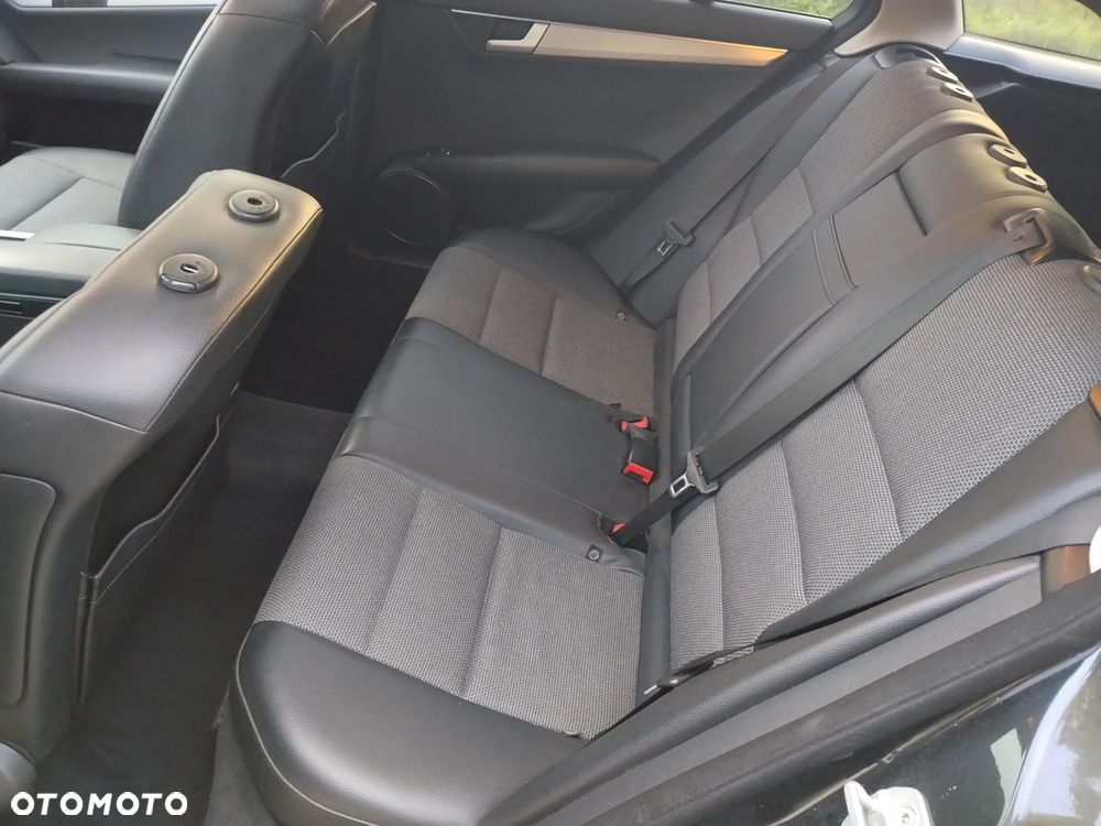 Mercedes-Benz Klasa C 220 CDI 7G-TRONIC Avantgarde Edition - 25