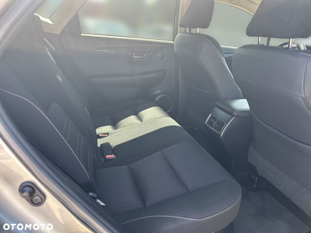 Lexus NX 300h Business Edition AWD - 11