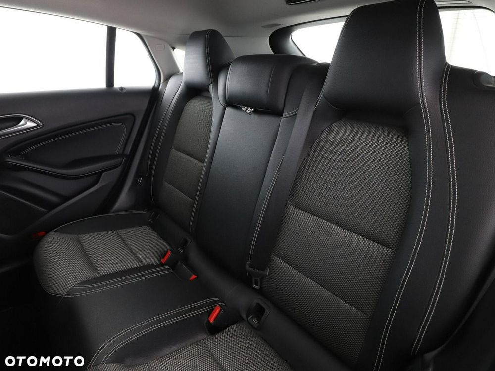 Mercedes-Benz CLA 180 d 7G-DCT - 18