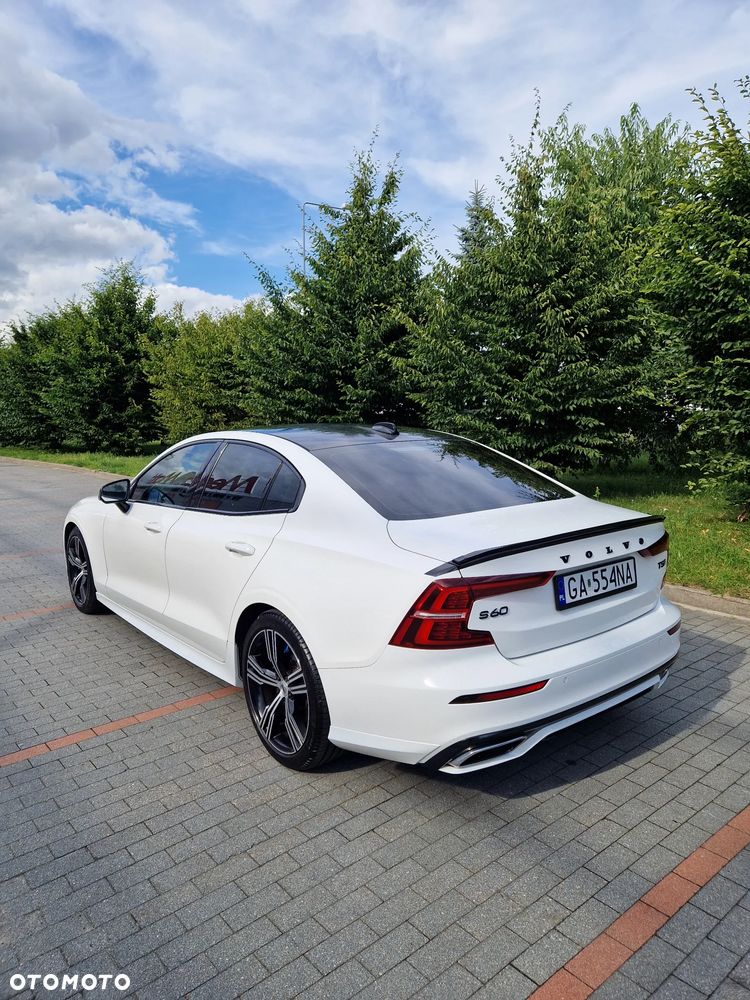 Volvo S60 T5 R-Design - 4