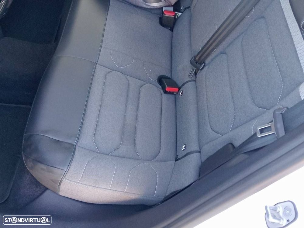 Citroën C4 X 1.2 PureTech Plus EAT8 - 11