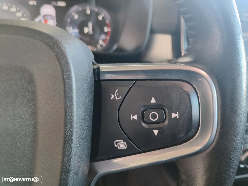 Volvo XC 40 2.0 D3 Momentum Geartronic - 26