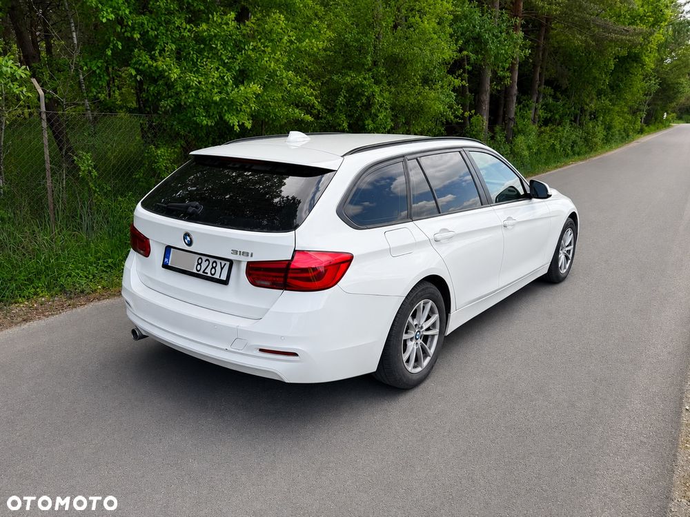 BMW Seria 3 318i - 4