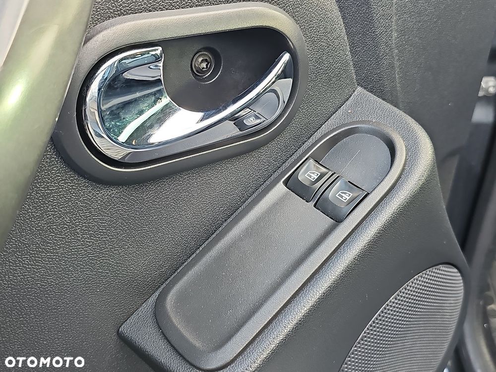 Dacia Duster 1.6 SCe Laureate S&S - 17