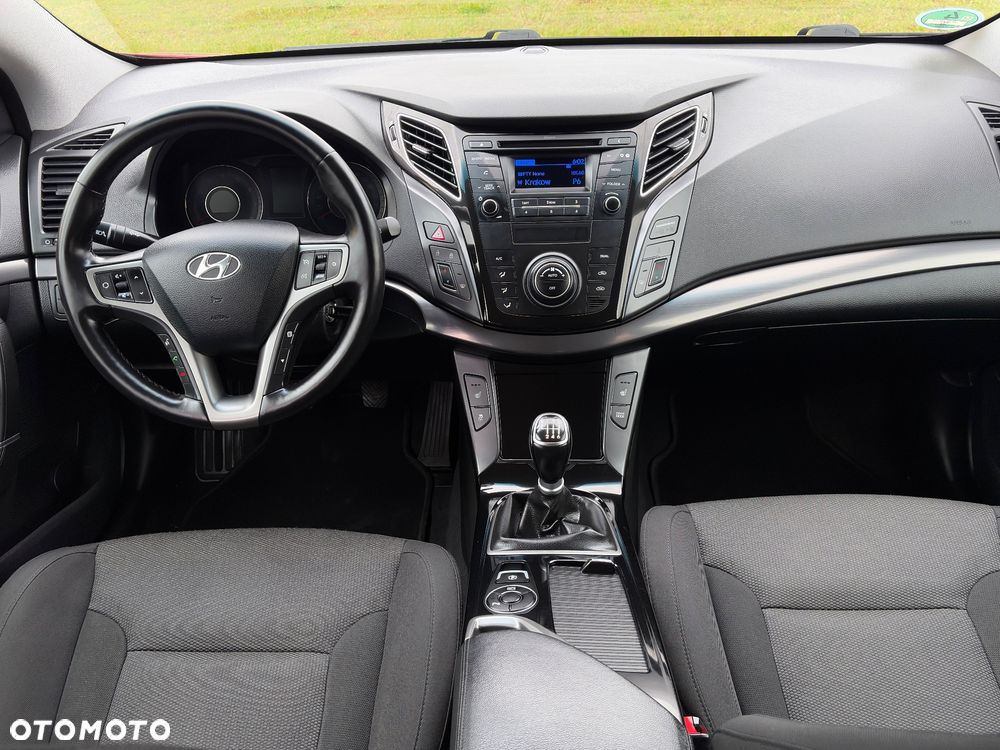Hyundai i40 Kombi blue 1.6 Family - 28