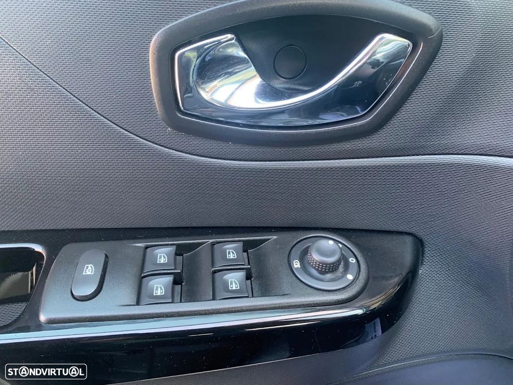 Renault Captur 1.5 dCi Initiale Paris EDC - 12