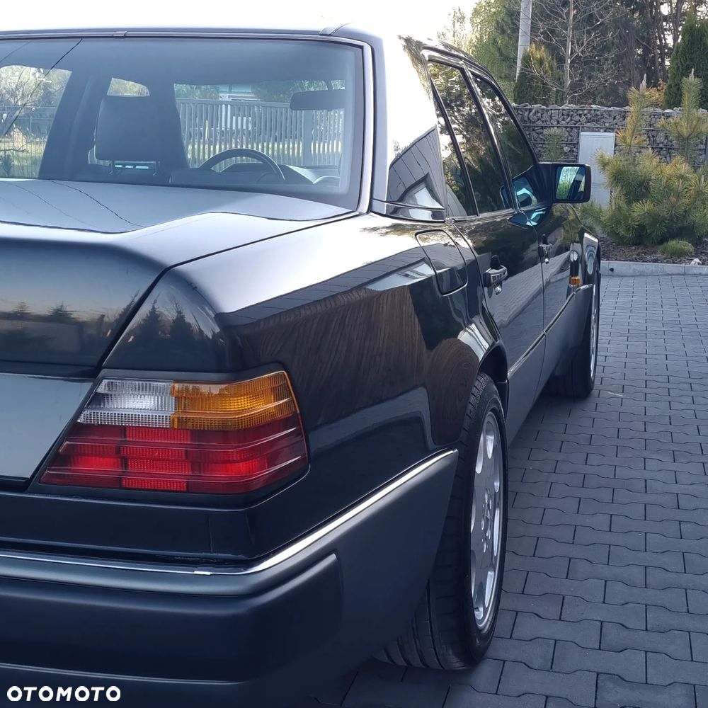 Mercedes-Benz W124 (1984-1993) - 12