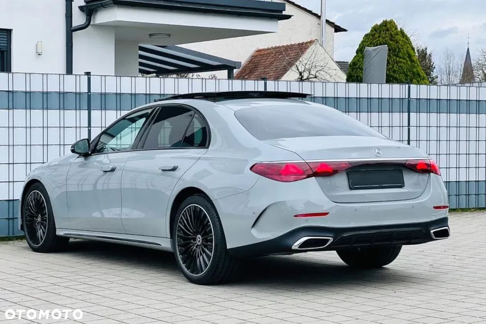 Mercedes-Benz Klasa E 220 d 4Matic 9G-TRONIC Edition AVANTGARDE - 3
