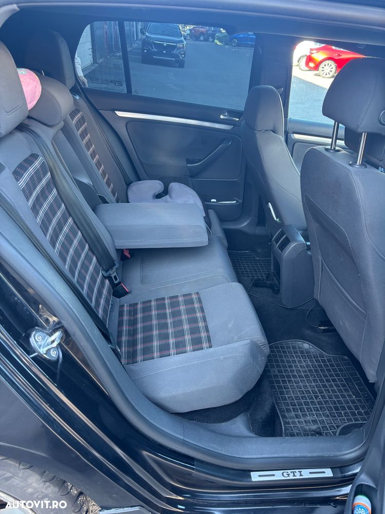 Volkswagen Golf 2.0 FSI GTI - 12