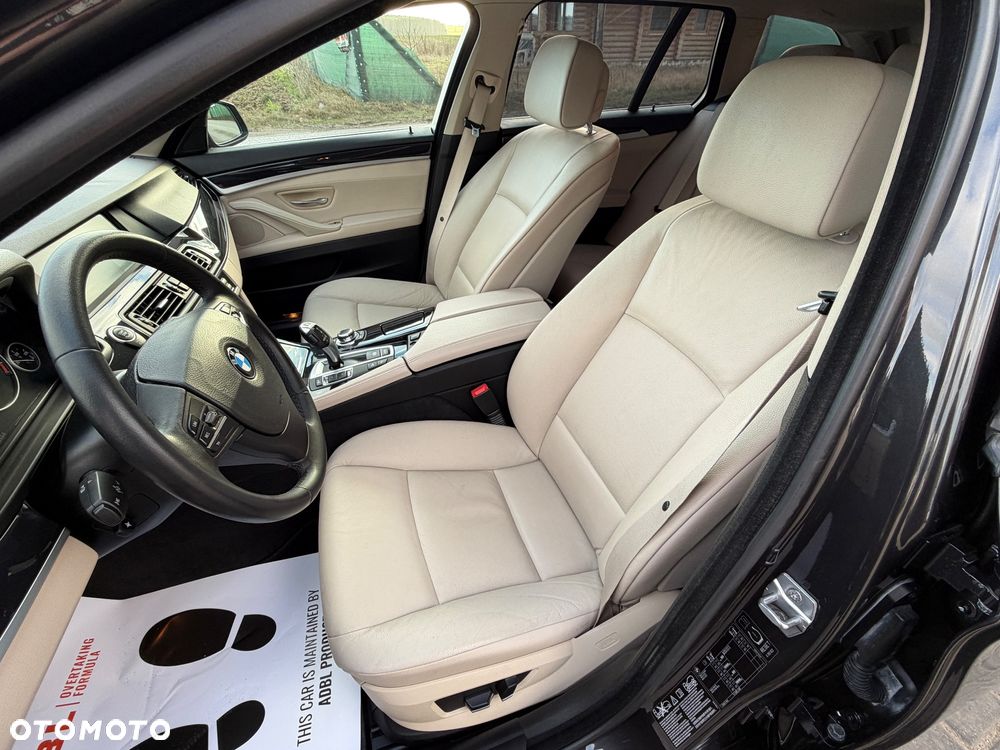BMW Seria 5 528i xDrive Sport-Aut Luxury Line - 30