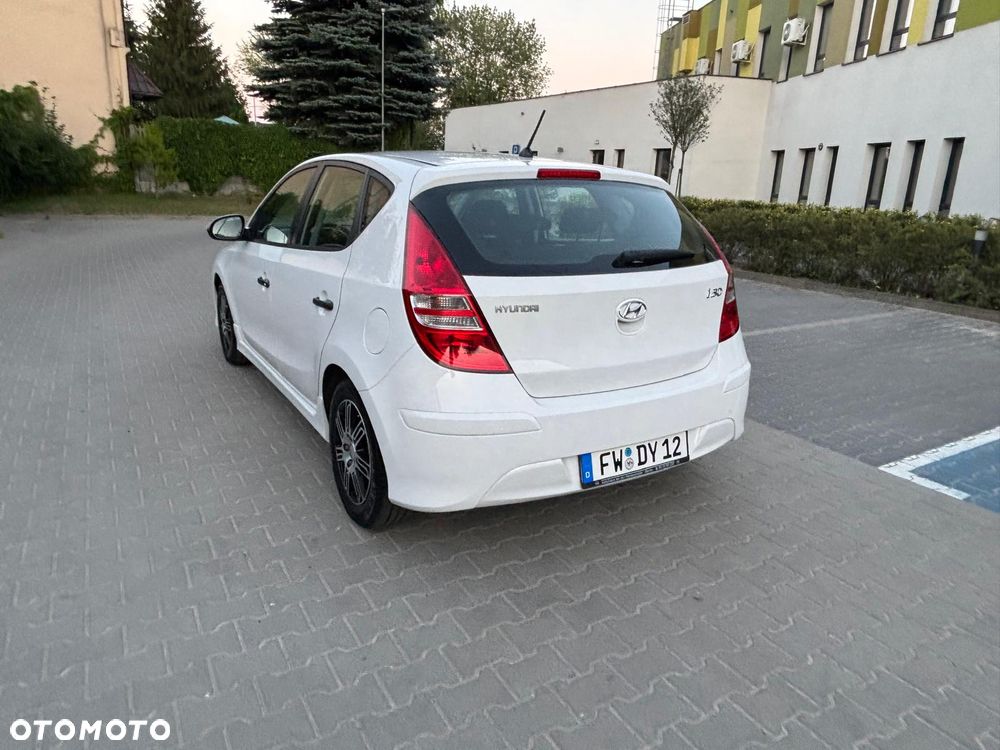 Hyundai i30 1.4 Comfort World Cup - 14