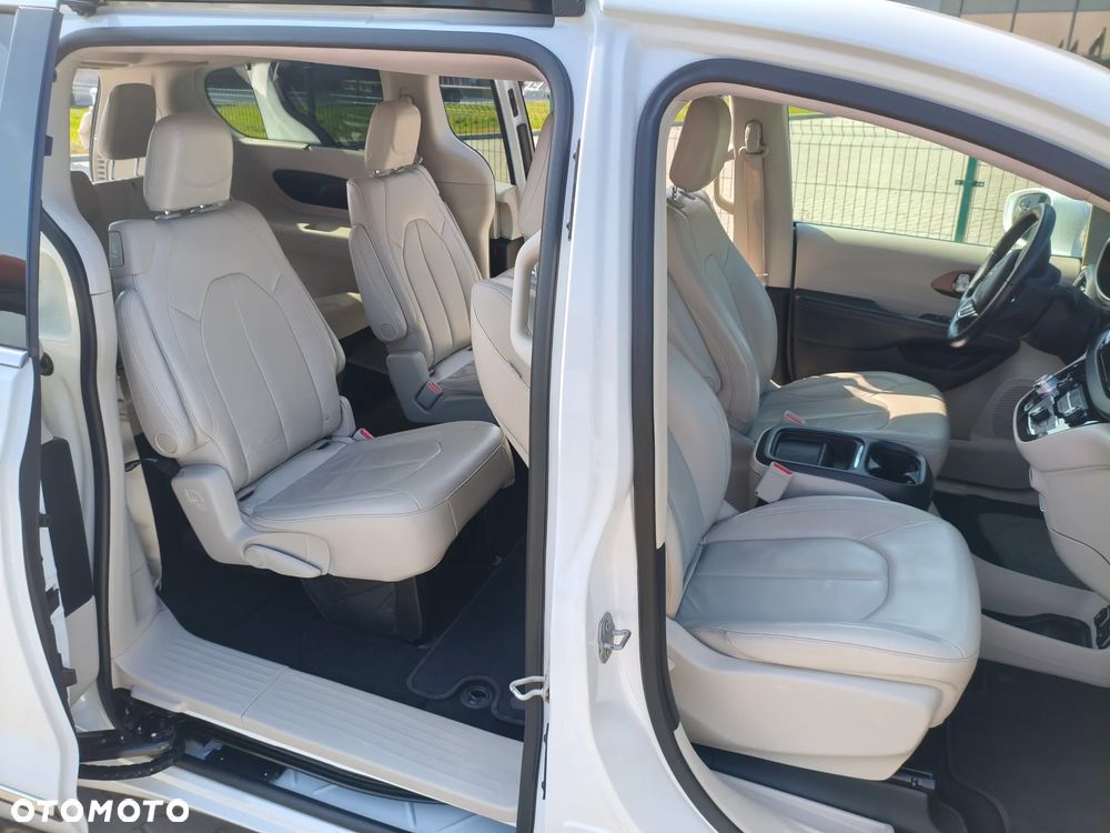 Chrysler Pacifica - 11