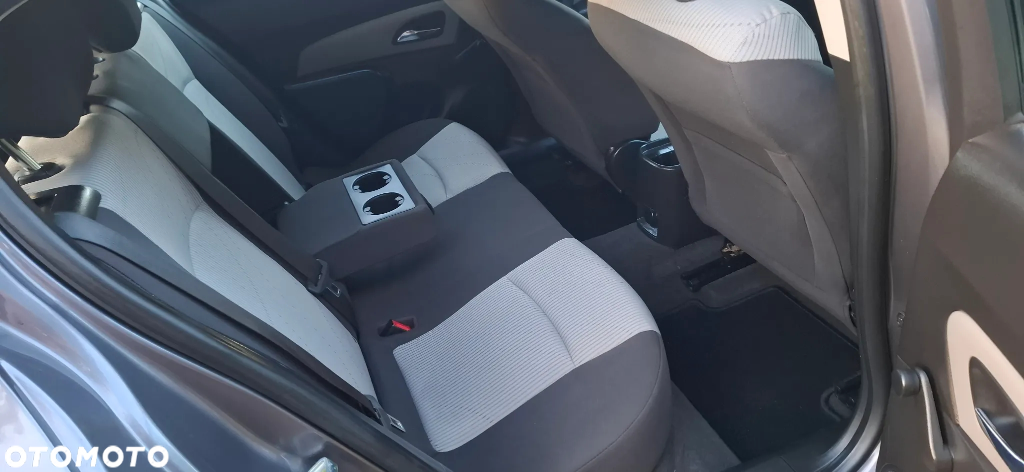 Chevrolet Cruze 1.6 LT - 12