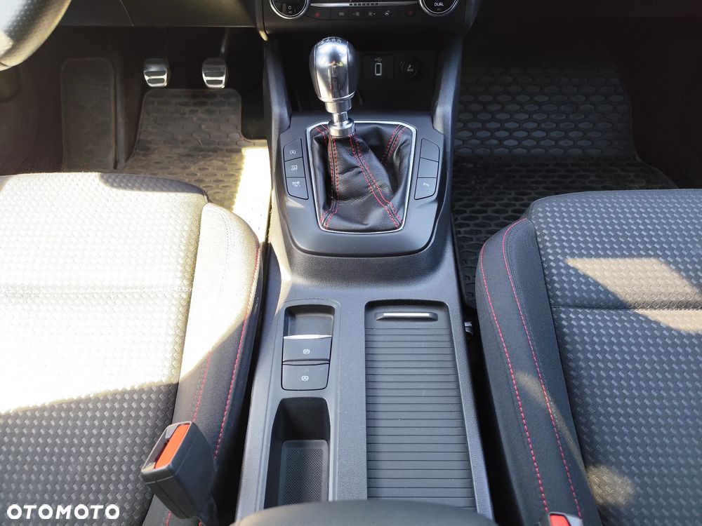 Ford Focus 1.0 EcoBoost Start-Stopp-System ST-LINE STYLE - 35