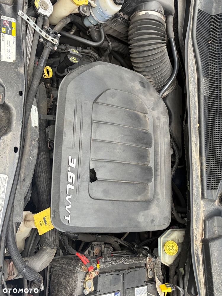 Chrysler Town & Country 3.6 Limited - 13