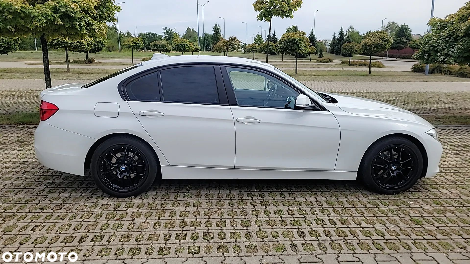 BMW Seria 3 318i - 1