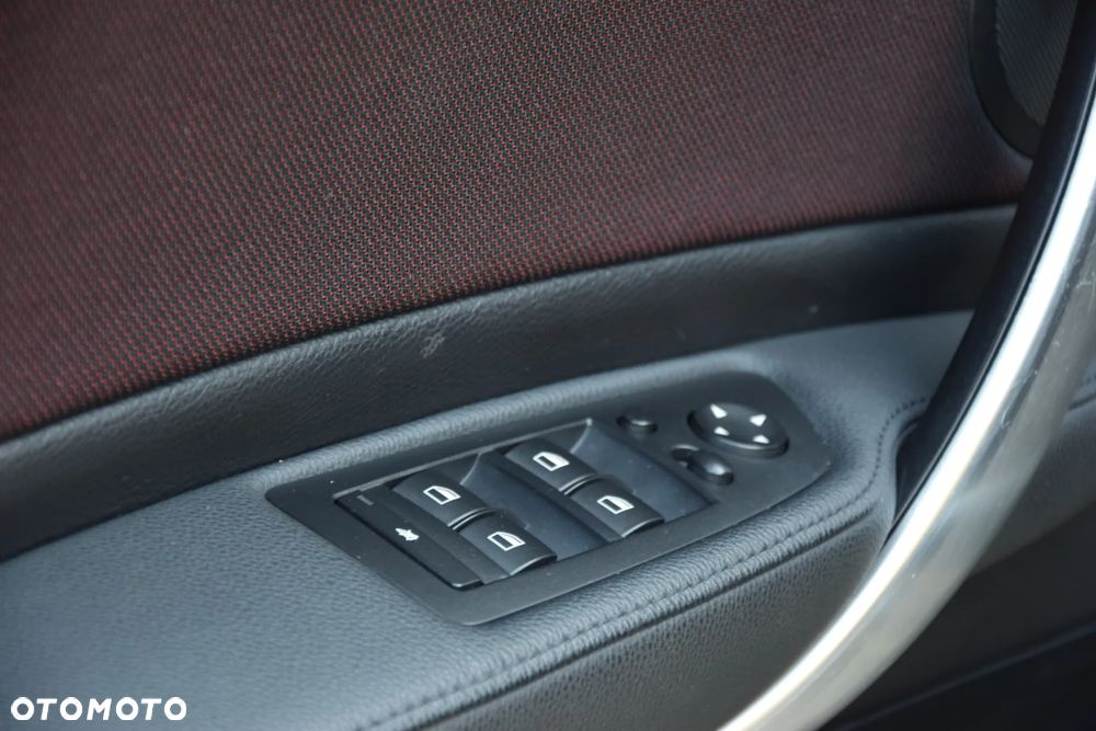 BMW Seria 1 120d DPF Edition Lifestyle - 32