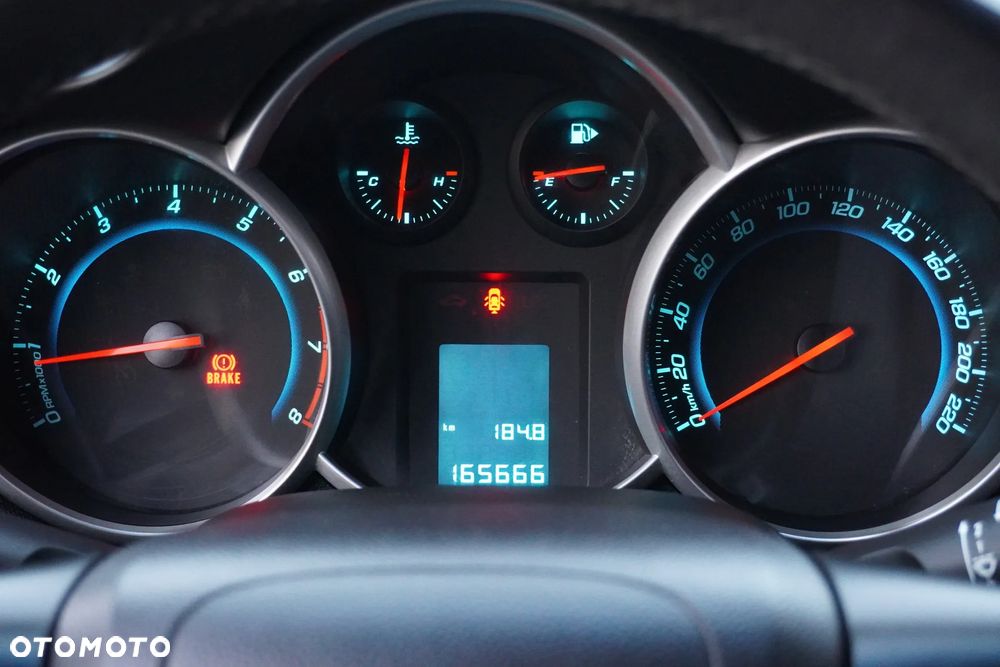 Chevrolet Cruze 1.6 LS+ - 29