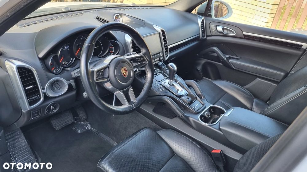 Porsche Cayenne Platinum Edition - 19