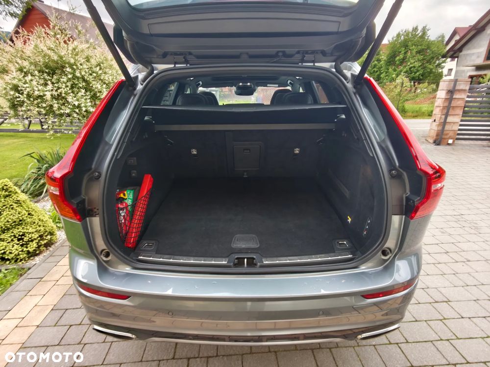 Volvo XC 60 T8 AWD Recharge Geartronic RDesign Expression - 28
