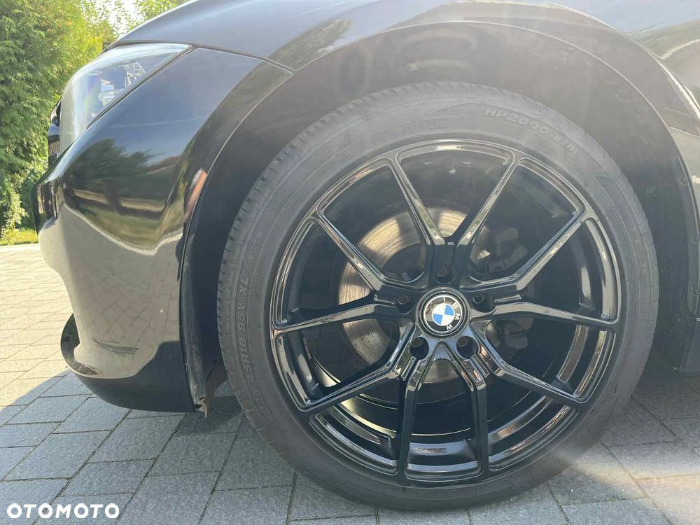 BMW Seria 3 318d Sport Line - 15