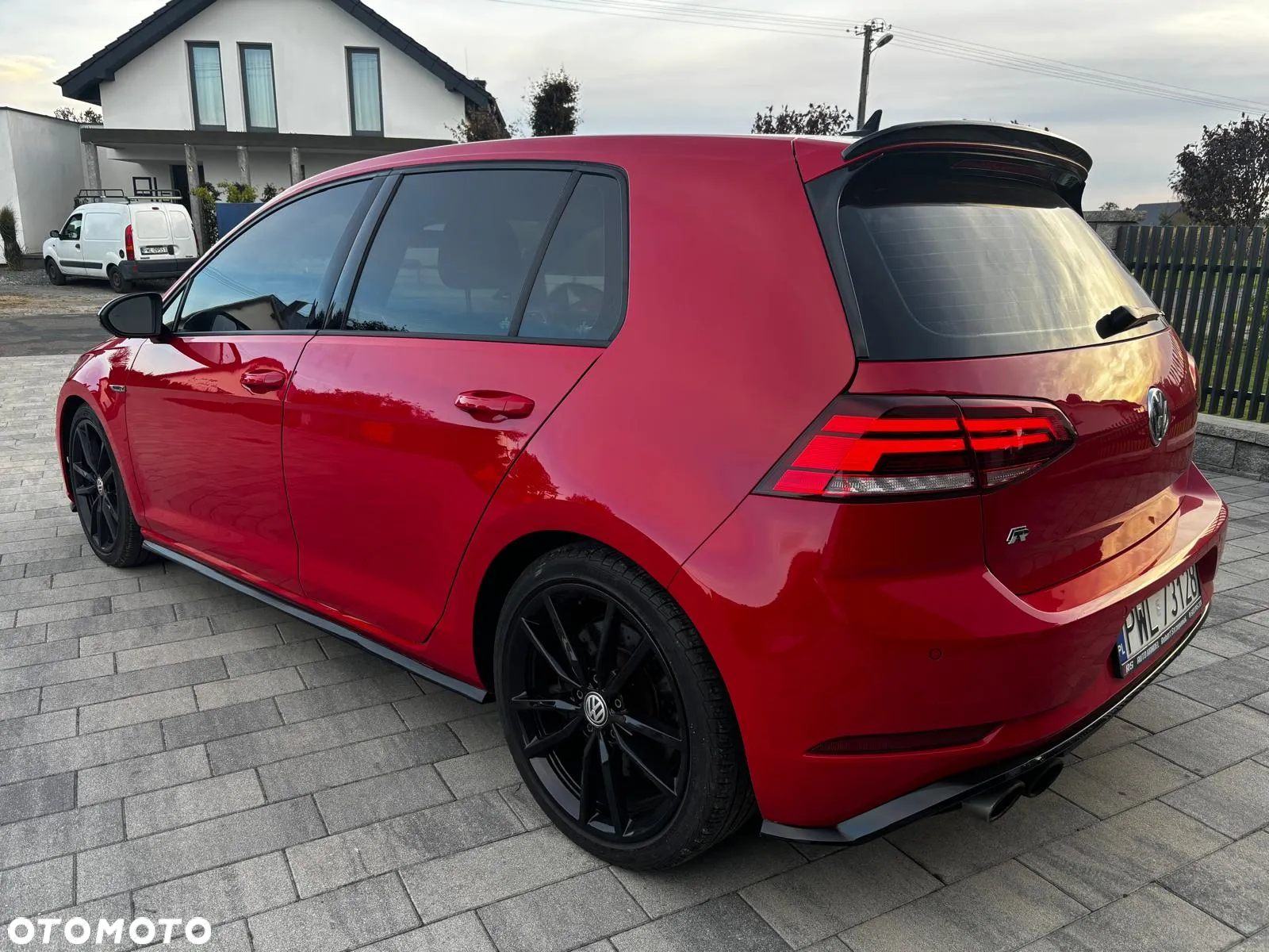 Volkswagen Golf R 4Motion (BlueMotion Technology) DSG - 7
