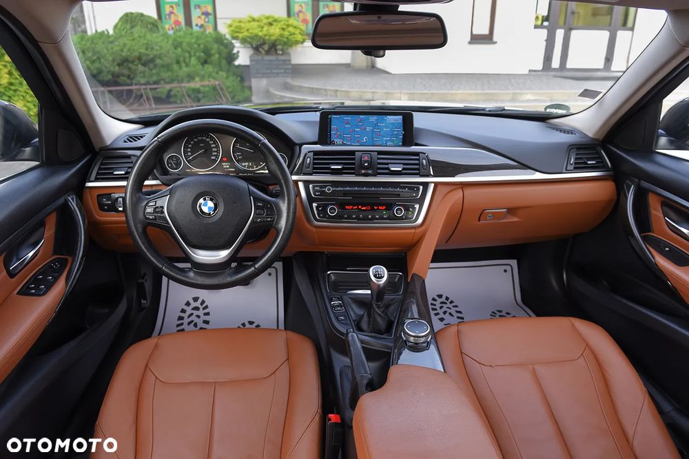 BMW Seria 3 318d Luxury Line - 33