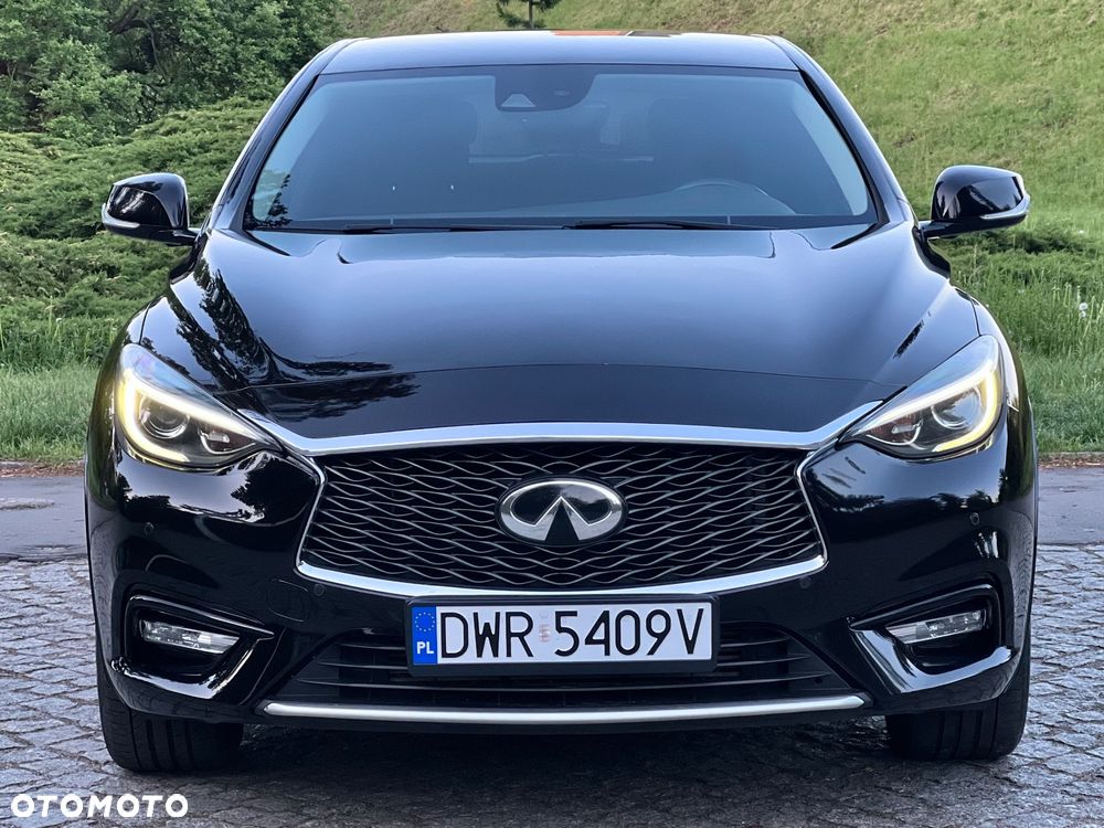 Infiniti Q30 1.6t Premium 7DCT - 2