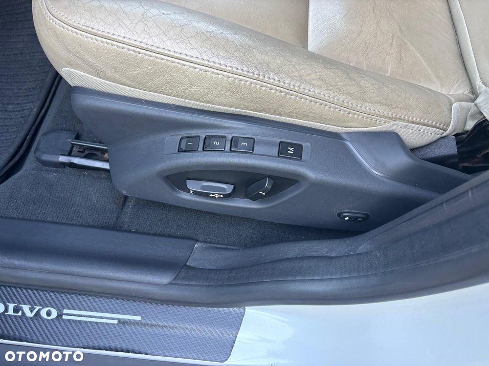 Volvo XC 60 T6 AWD Drive-E Momentum - 9