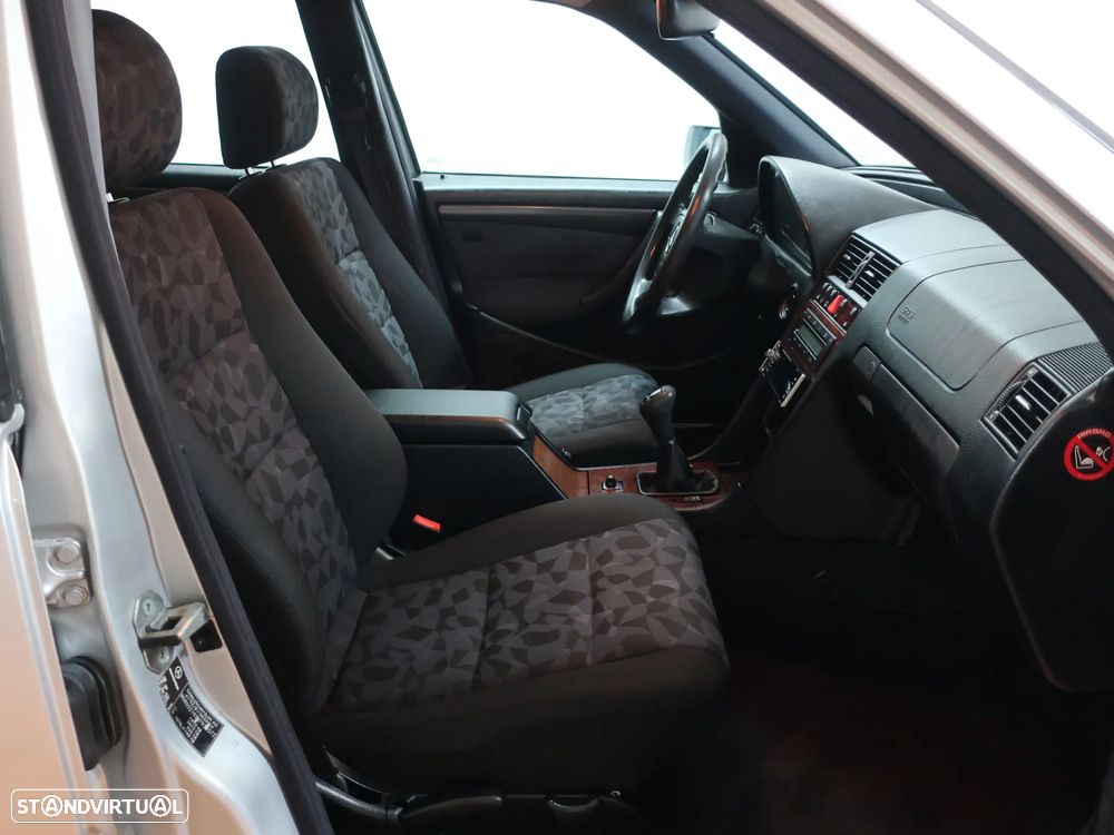 Mercedes-Benz C 220 CDI Classic - 23