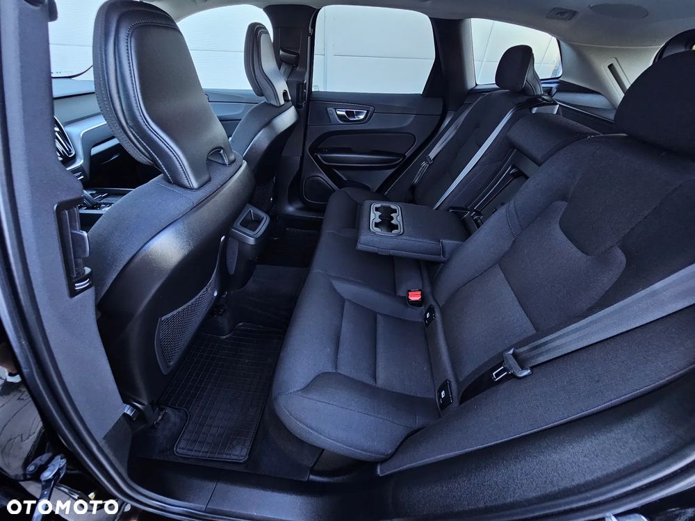 Volvo XC 60 B4 D Geartronic Momentum Pro - 27