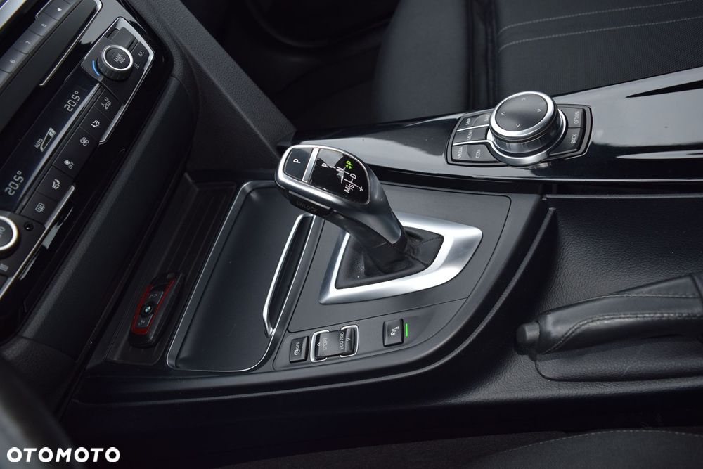 BMW Seria 3 320d xDrive Sport Line - 35