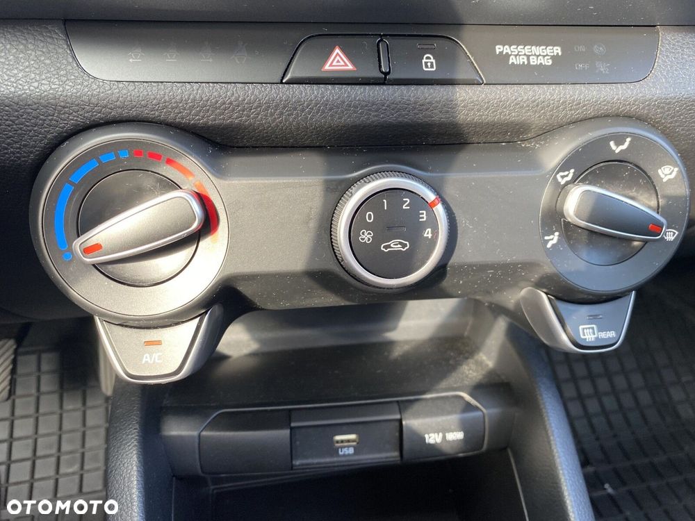 Kia Stonic - 24
