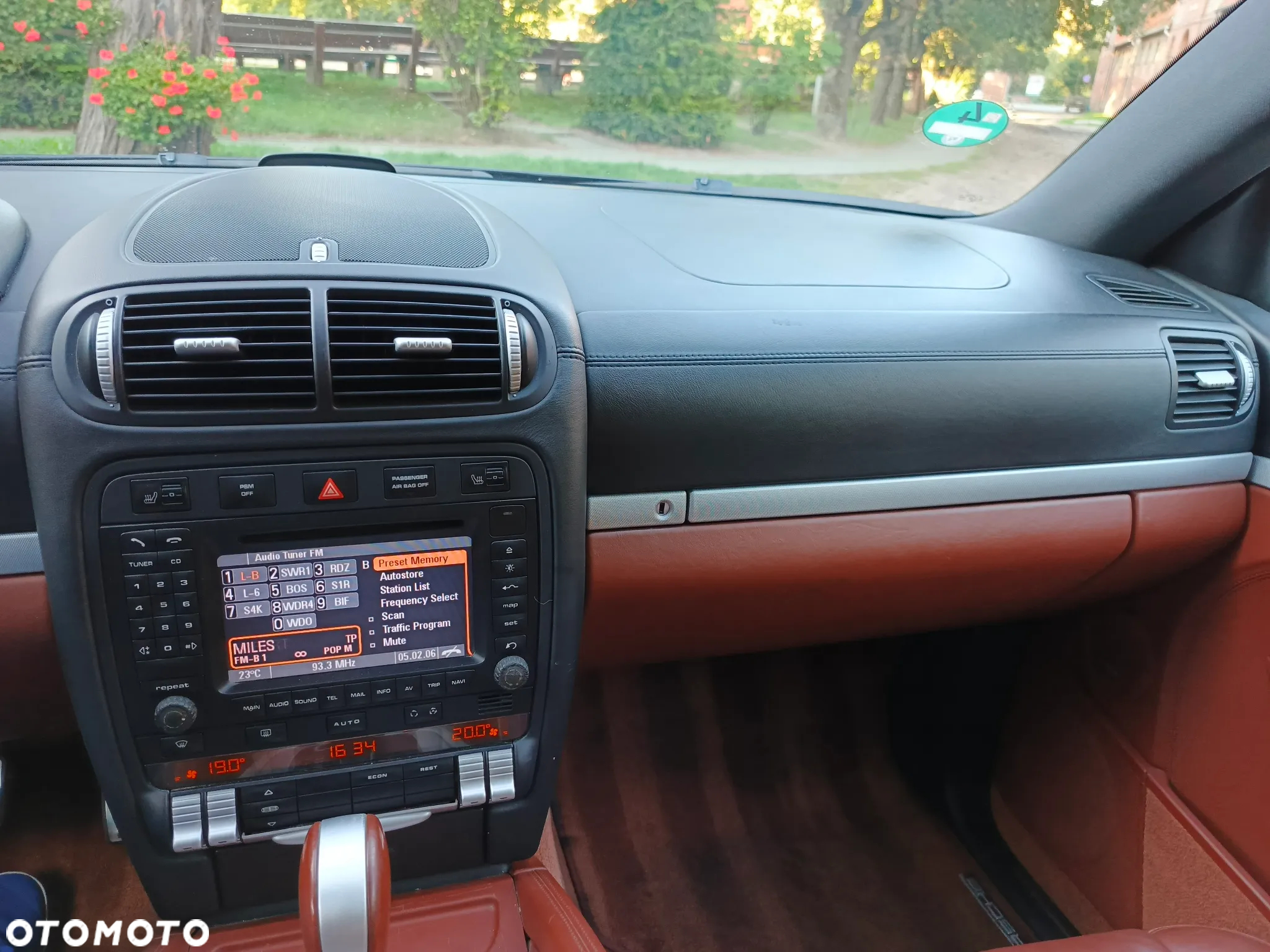 Porsche Cayenne - 32