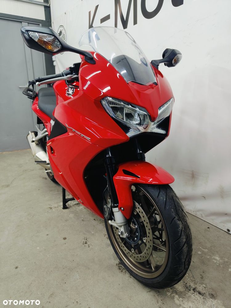 Honda VFR - 3