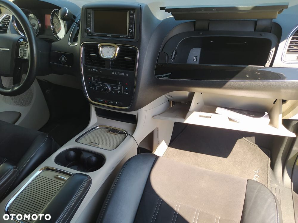 Chrysler Town & Country 3.6 Limited - 15