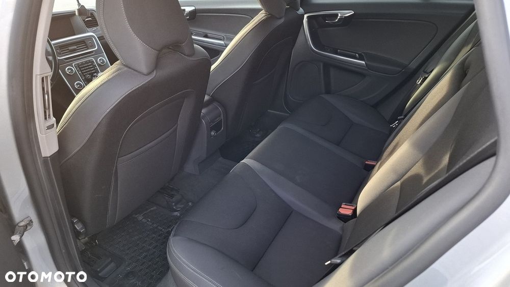 Volvo V60 D2 Momentum - 11