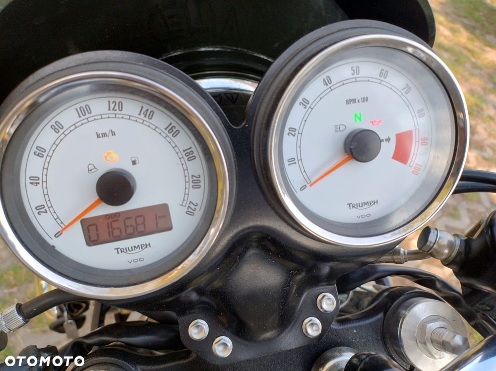 Triumph Thruxton - 13