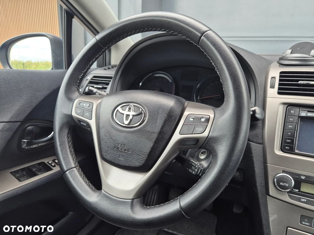 Toyota Avensis 1.8 Premium EU5 - 13