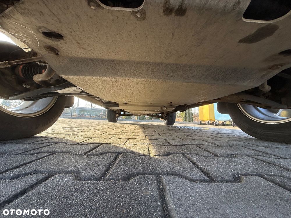 Suzuki Grand Vitara 2.4 De Luxe - 20