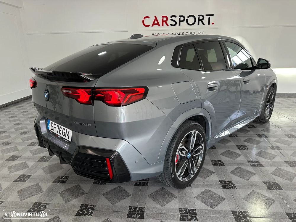 BMW iX2 eDrive20 Pack Desportivo M - 4