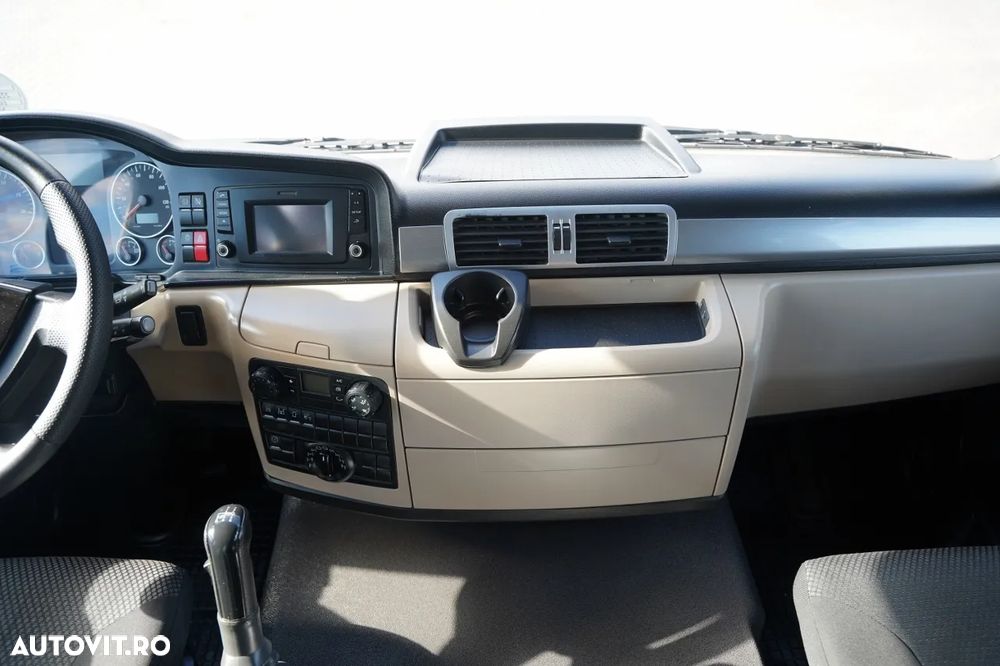 MAN TGS 41.460 / 8x6 / BASCULANTĂ CU DESCĂRCARE SPATE - 5,9 M / MANUALĂ / NAVIGAȚIE / - 32