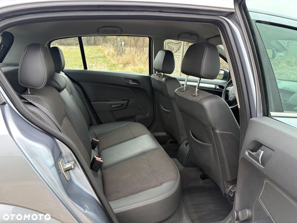 Opel Astra 1.6 Innovation 110 Jahre - 14