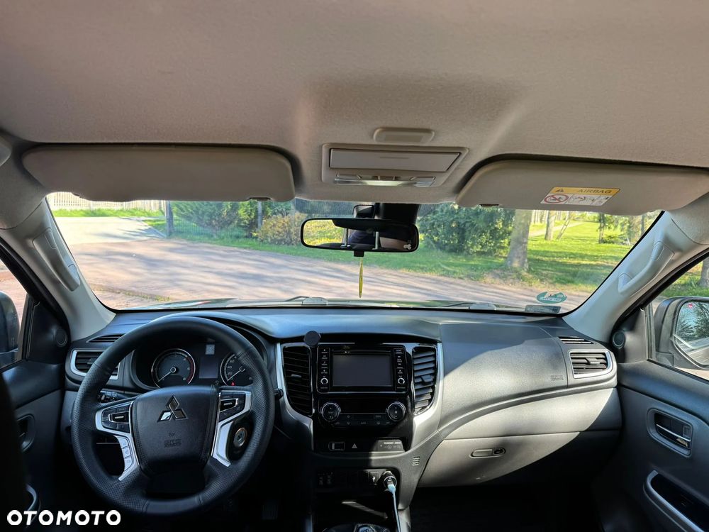 Mitsubishi L200 2.4 d DC Intense + - 13