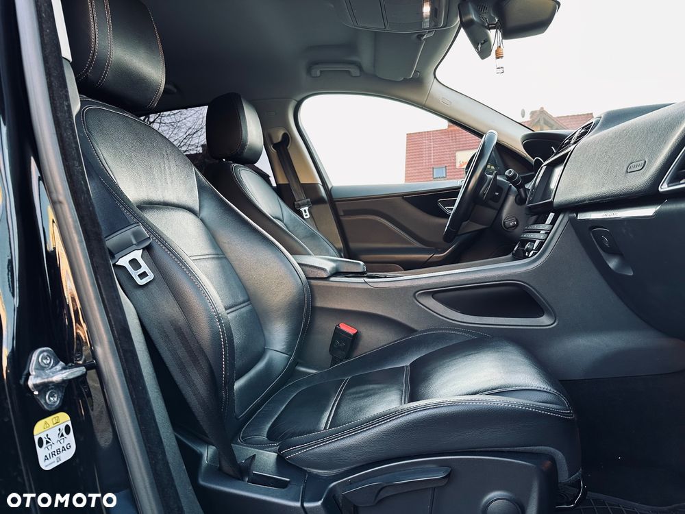 Jaguar F-Pace 2.0 i4D AWD Prestige - 29